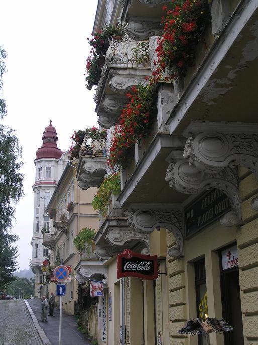 Nueva Fiesta Apartment Marianske Lazne Exterior photo